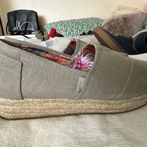 Women’s Canvas Slip Ons - Picture 2 of 7